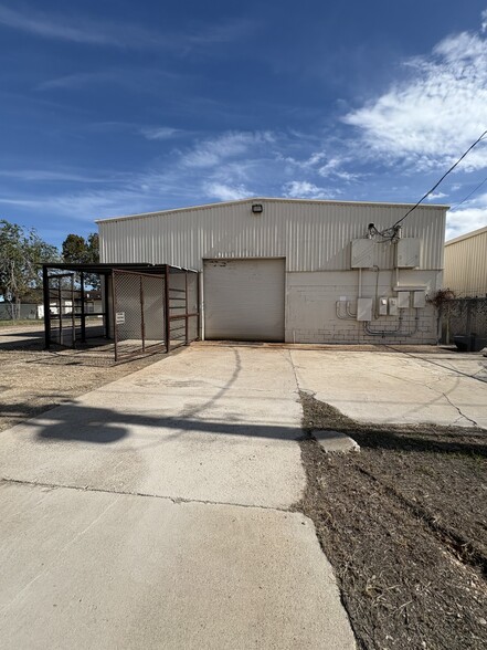 1809 Yellowstone St, Freeport, TX à vendre - Photo du bâtiment - Image 2 de 7