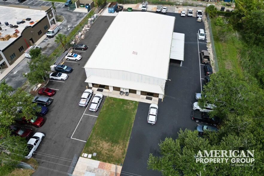 5946 Clark Center Ave, Sarasota, FL à louer - Photo du bâtiment - Image 2 de 20