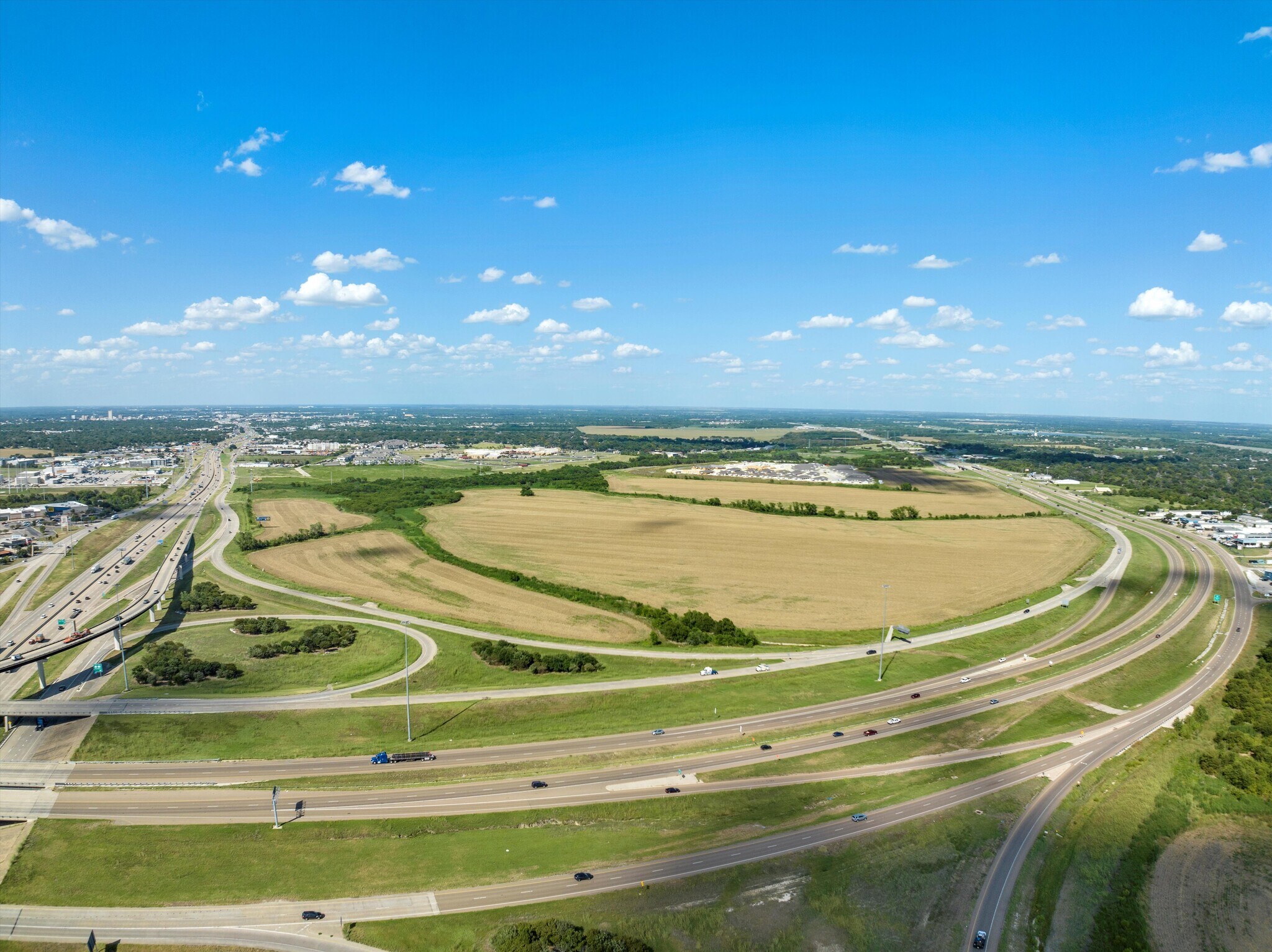 256.24 Acres on IH 35 & Hwy6, Waco, TX à louer Aérien- Image 1 de 5