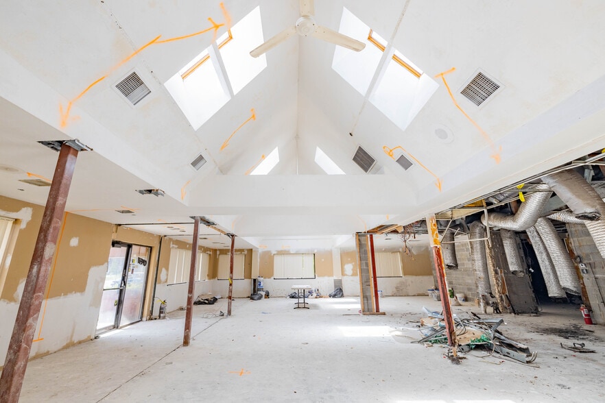 32286 Woodward Ave, Royal Oak, MI for lease - Building Photo - Image 3 of 6