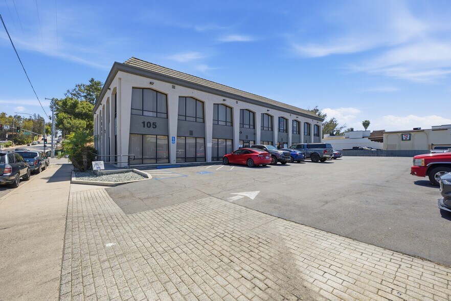 105 N Rose St, Escondido, CA à louer - Photo du bâtiment - Image 2 de 5