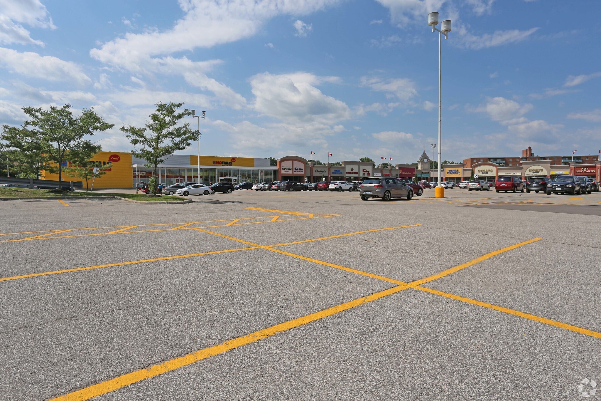 14800 Yonge St, Aurora, ON à louer Photo du bâtiment- Image 1 de 8