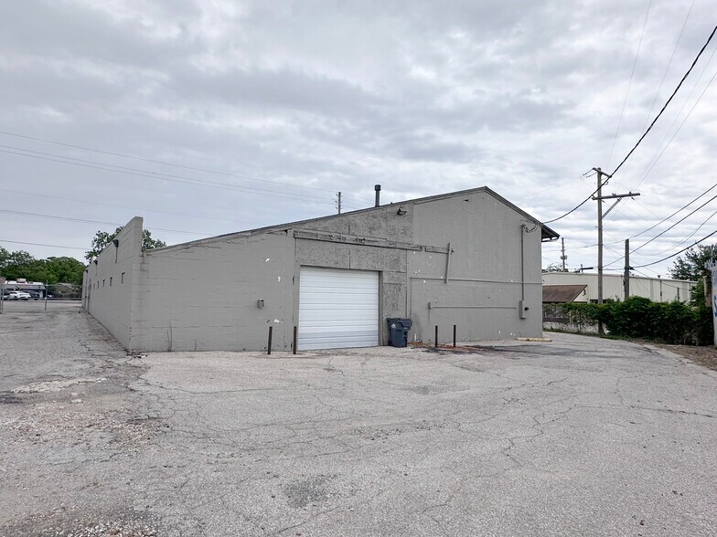 1631 S Hillside St, Wichita, KS for sale - Building Photo - Image 2 of 7