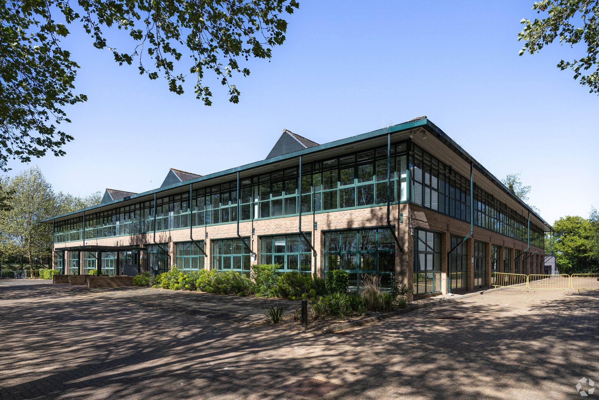 3 Roxborough Way, Maidenhead for lease Primary Photo- Image 1 of 4