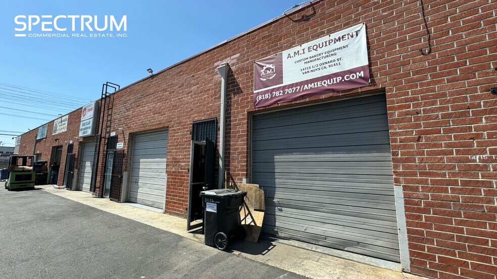 14713-14721 1/2 Oxnard St, Van Nuys, CA à louer - Photo du bâtiment - Image 2 de 3