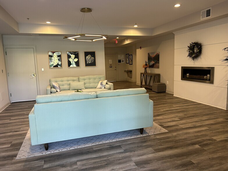 901 Glyndon St SE, Vienna, VA à louer - Photo du bâtiment - Image 3 de 11