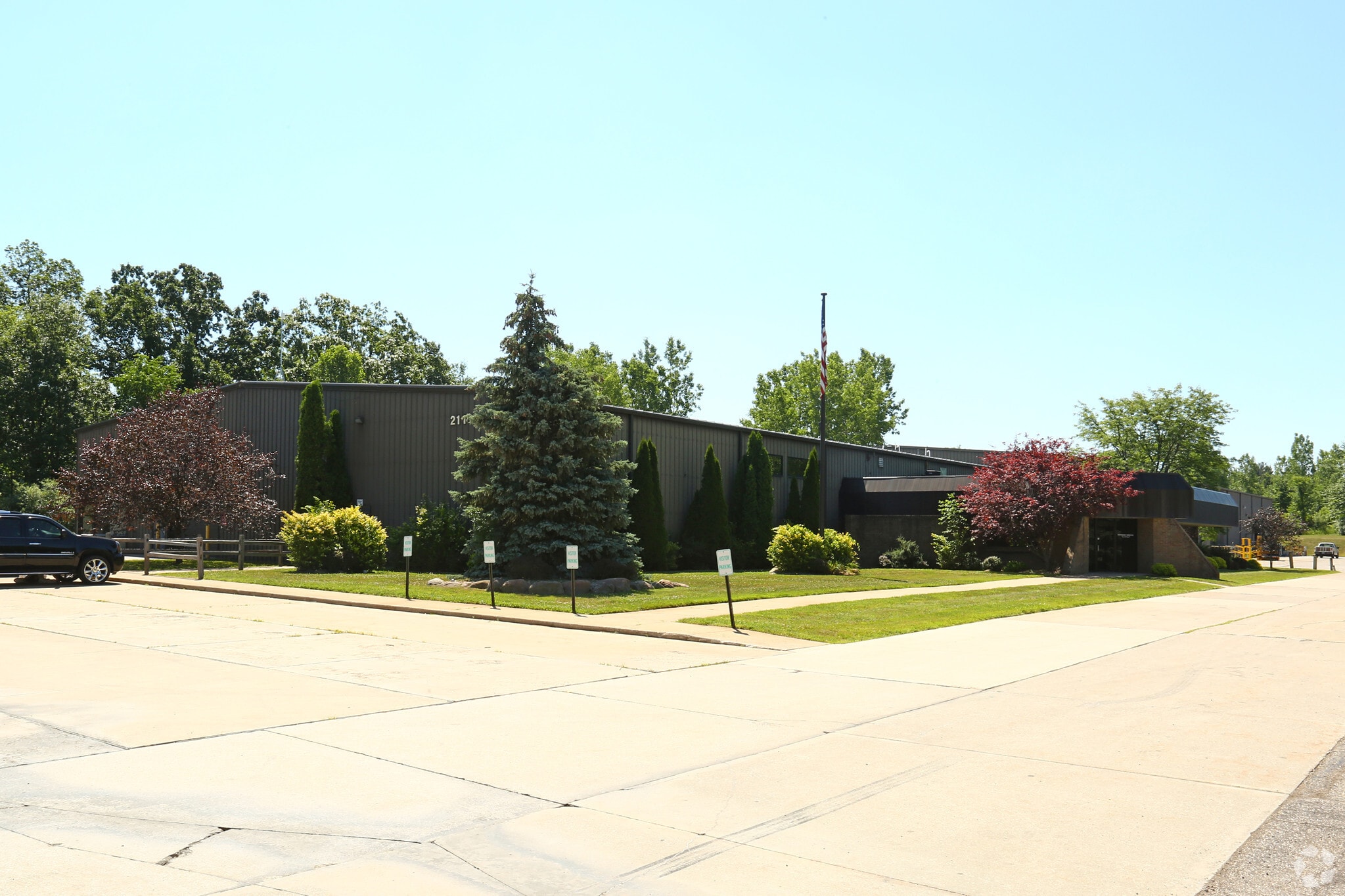 2111 W Thompson Rd, Fenton, MI for lease Building Photo- Image 1 of 20