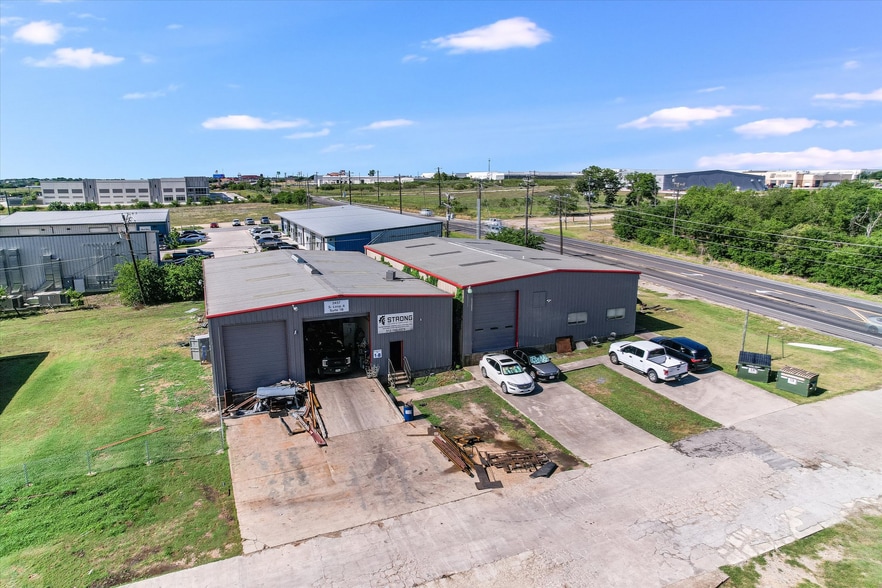 2457 Interstate Park Dr, Buda, TX for lease - Building Photo - Image 3 of 14