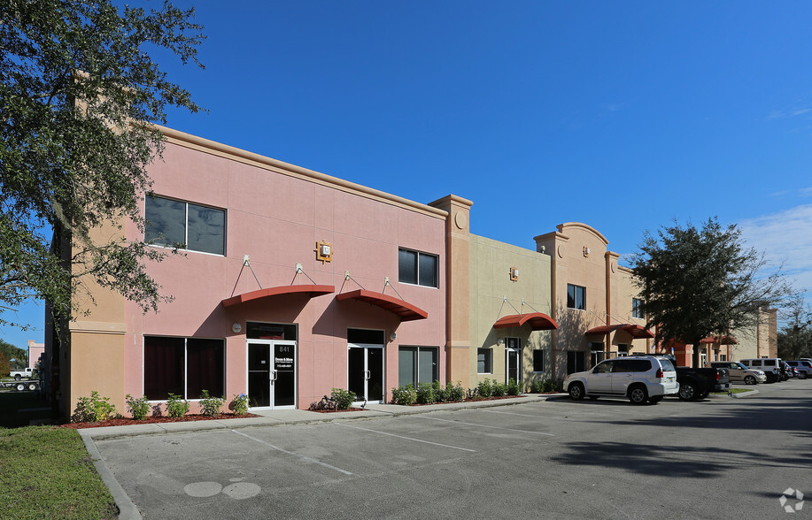 841-865 S Kings, Fort Pierce, FL for sale - Primary Photo - Image 1 of 19