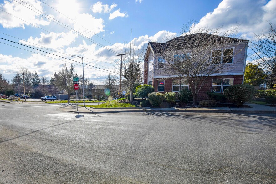 1226 State Ave NE, Olympia, WA à louer - Photo du bâtiment - Image 2 de 6