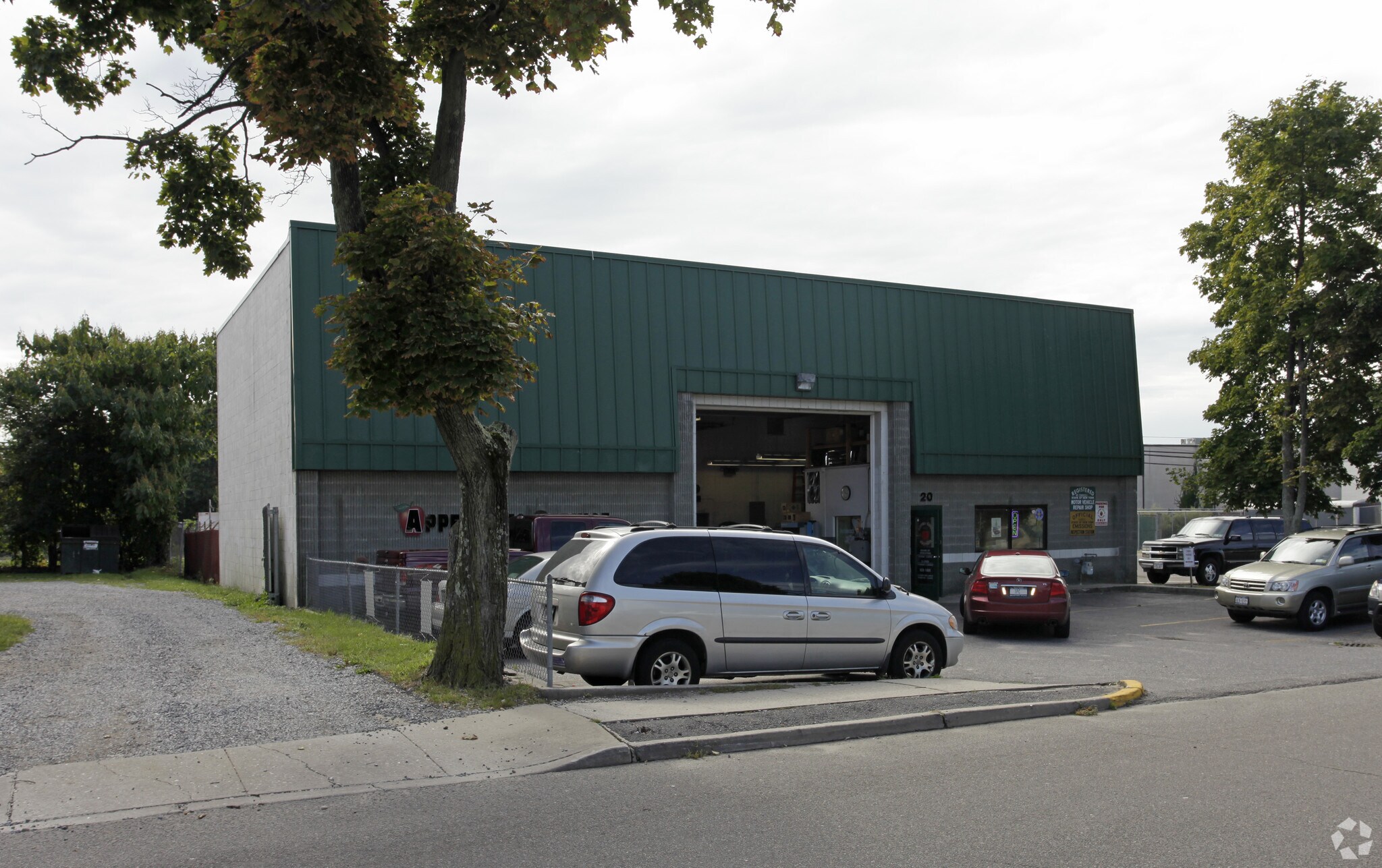 20 Linden Pl, Port Jefferson, NY à vendre Photo du bâtiment- Image 1 de 19