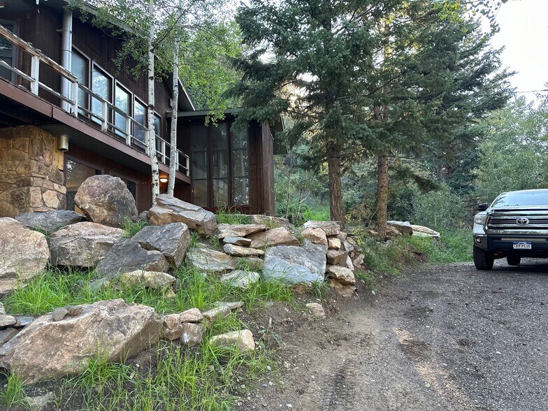 2056 Idaho Springs Road, Idaho Springs, CO à louer - Photo du bâtiment - Image 2 de 37