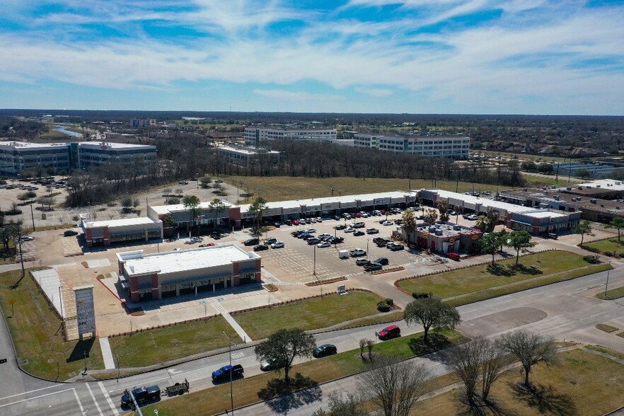 401 This Way St, Lake Jackson, TX for lease - Building Photo - Image 2 of 25