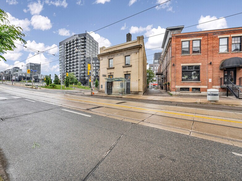 541 Queen St E, Toronto, ON à louer - Photo du bâtiment - Image 3 de 37