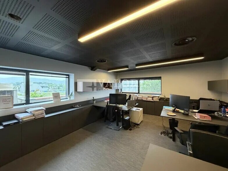 Bureau dans Dardilly à vendre - Photo du bâtiment - Image 2 de 14