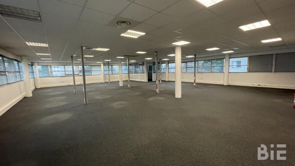 Office in Bordeaux for lease - Interior Photo - Image 3 of 8