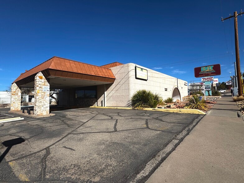 299 Shadow Mountain Dr, El Paso, TX à vendre - Photo du bâtiment - Image 3 de 35