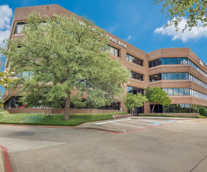 1801 N Hampton Rd, DeSoto, TX à louer - Photo du bâtiment - Image 2 de 6