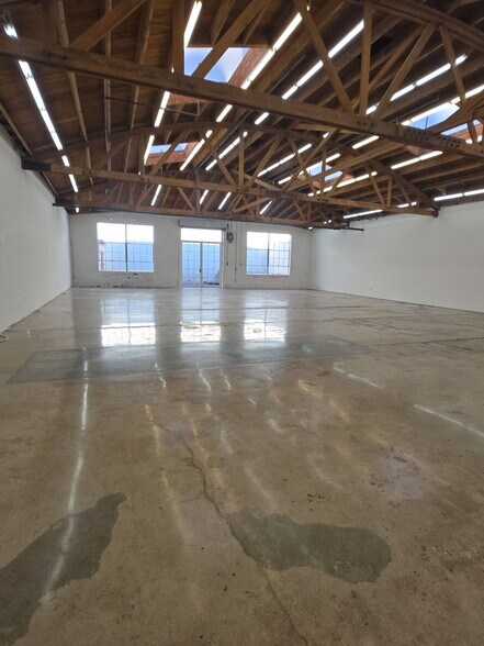 664 S Anderson St, Los Angeles, CA à louer - Photo du bâtiment - Image 3 de 11