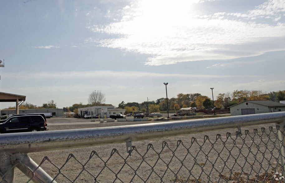 4500 13th Ct, Kenosha, WI à vendre - Photo du bâtiment - Image 2 de 11