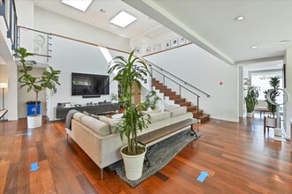 1319 Abbot Kinney Blvd, Venice, CA for lease Interior Photo- Image 2 of 37