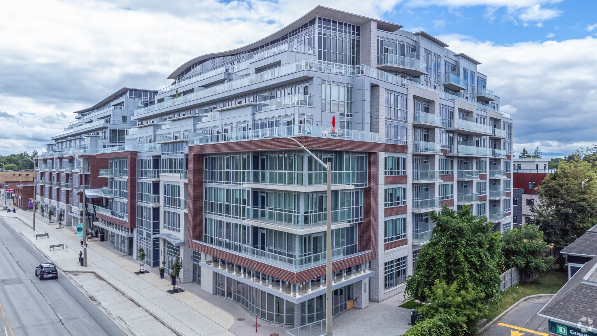 275 Lakeshore Rd W, Mississauga, ON à vendre Photo principale- Image 1 de 1