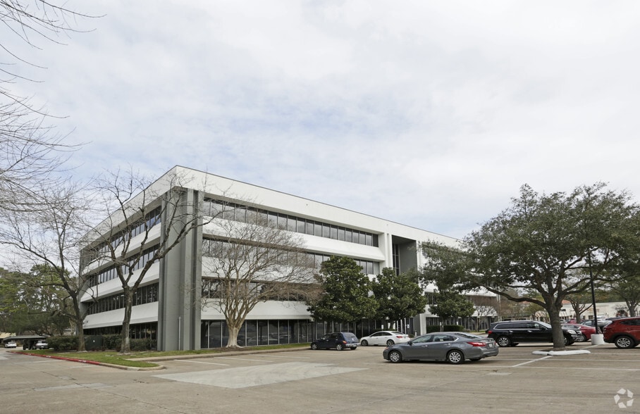 13231 Champion Forest Dr, Houston, TX for lease - Building Photo - Image 3 of 9