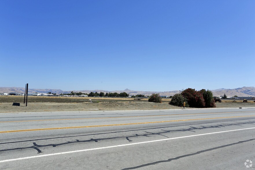 400 Flynn Rd, Hollister, CA à vendre - Photo du bâtiment - Image 3 de 6