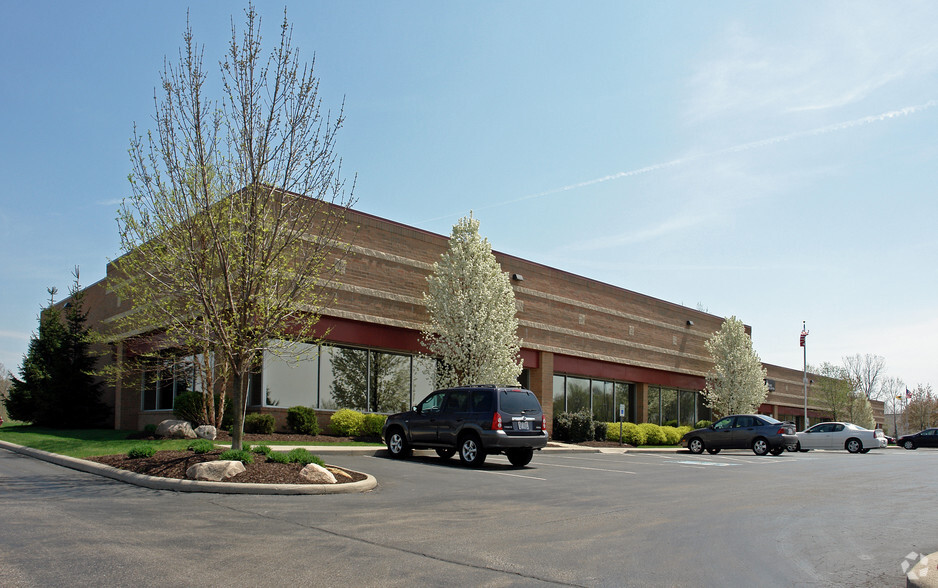 17295 Foltz Industrial Pky, Strongsville, OH à vendre - Photo principale - Image 1 de 1