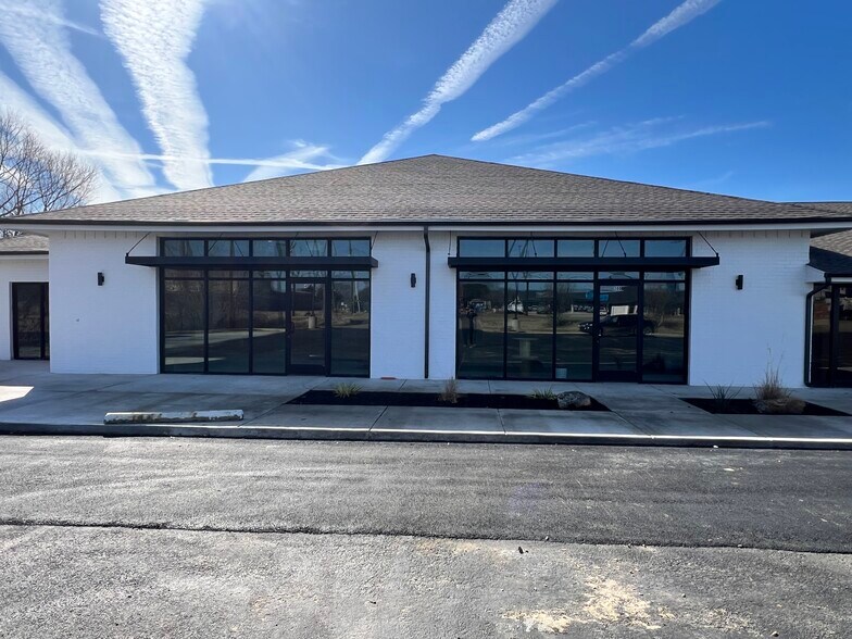 721 W Main St, Mabank, TX à louer - Photo du bâtiment - Image 3 de 5