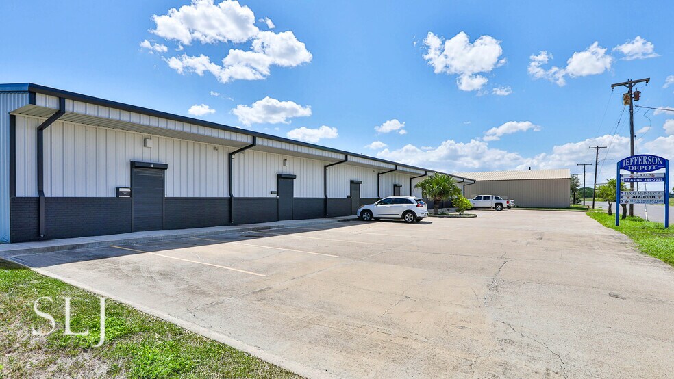 211 W Jefferson St, Harlingen, TX à vendre - Photo du bâtiment - Image 3 de 18
