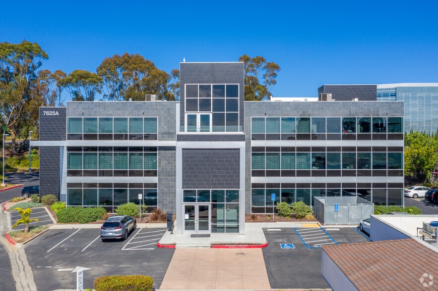 7625-7675 Mesa College Dr, San Diego, CA à louer - Photo du bâtiment - Image 3 de 4