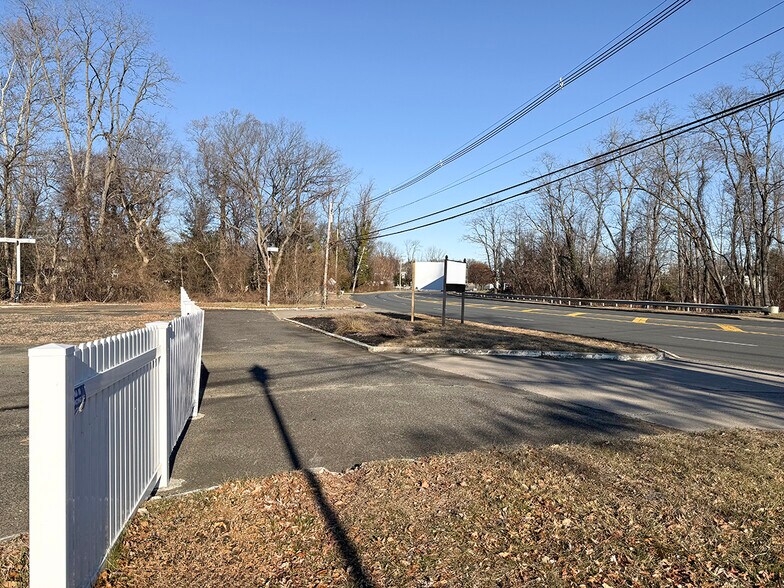 858 Shrewsbury Ave, Tinton Falls, NJ à louer - Autre - Image 2 de 6
