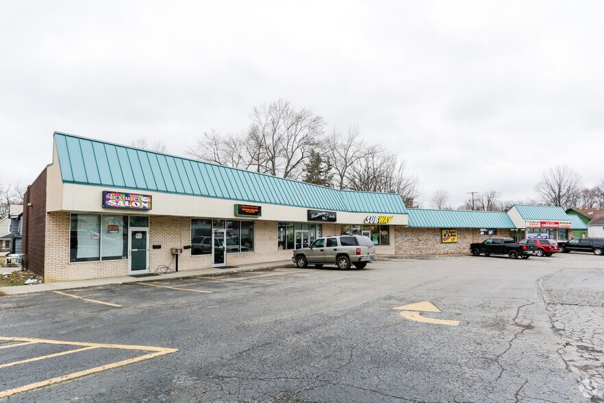 905-913 E River St, Elyria, OH for lease - Building Photo - Image 1 of 3