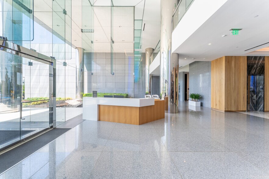 14643 N Dallas Pky, Dallas, TX à louer - Photo du bâtiment - Image 2 de 33