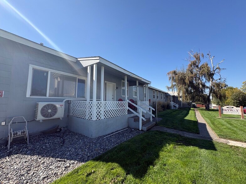 204 SE 12th St, College Place, WA à vendre - Photo du bâtiment - Image 2 de 39