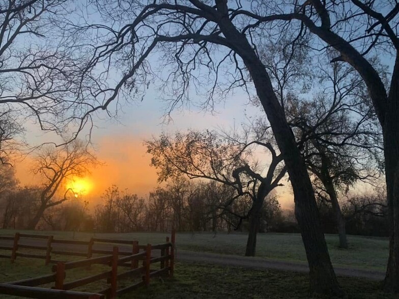 2415 Sandra Ln, Webberville, TX à vendre - Photo du bâtiment - Image 3 de 12