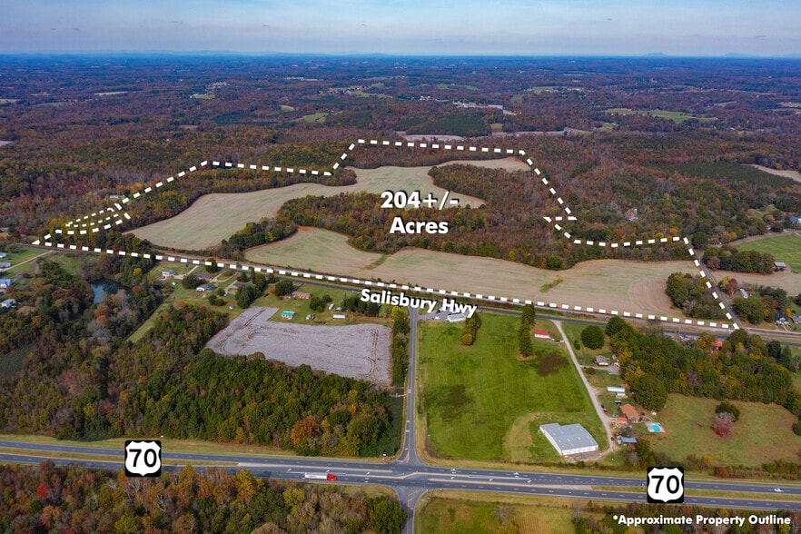 Moore Farms portfolio of 2 properties for sale on LoopNet.ca - Primary Photo - Image 1 of 2