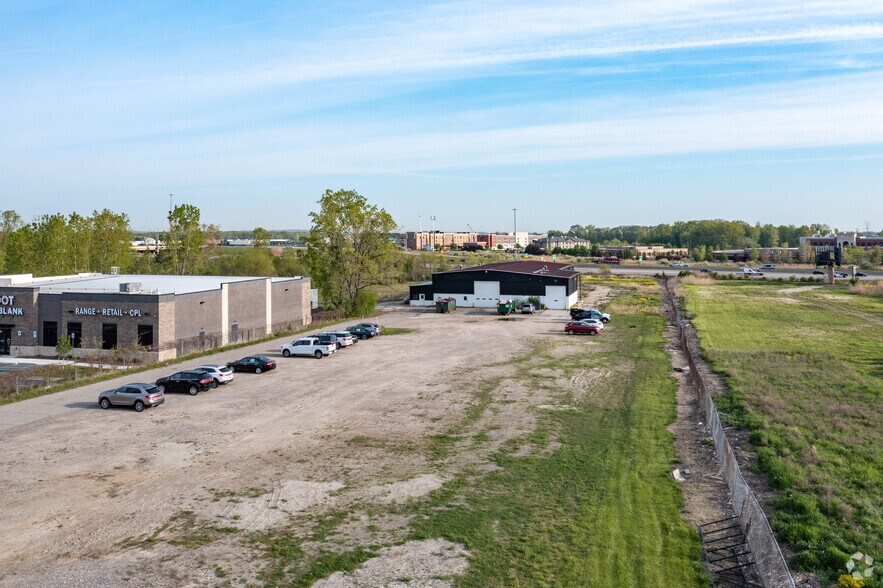 48850 W 12 Mile Rd, Wixom, MI à vendre - Aérien - Image 2 de 3