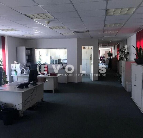 Office in Saint Soupplets for lease - Interior Photo - Image 1 of 2