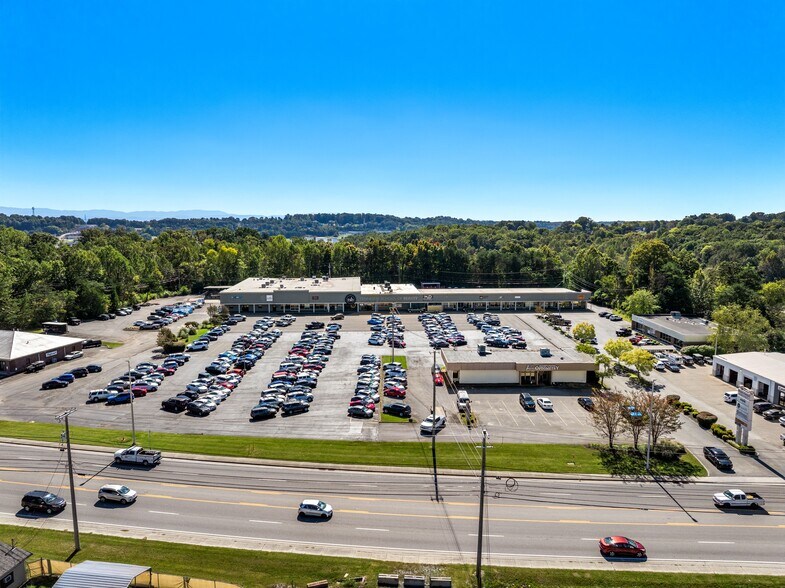 4702-4720 Western Ave, Knoxville, TN à vendre - Photo du bâtiment - Image 2 de 17