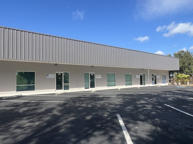 1891 Porter Lake Dr, Sarasota, FL for sale - Building Photo - Image 2 of 10