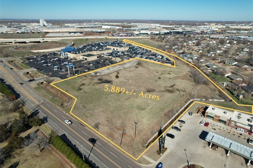 1121 E Memorial Rd, Oklahoma City, OK à vendre - Photo du bâtiment - Image 1 de 8