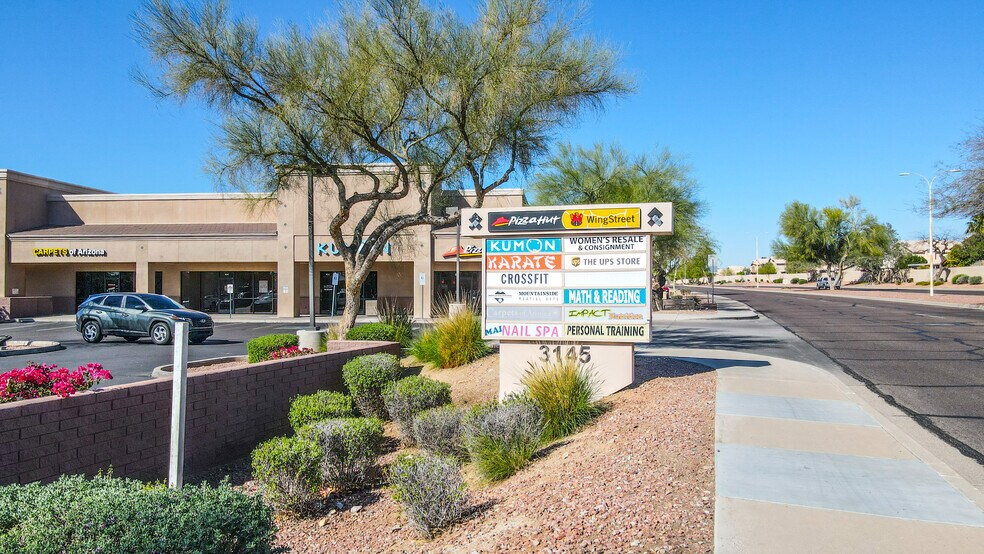 3145 E Chandler Blvd, Phoenix, AZ à louer - Photo du bâtiment - Image 3 de 5