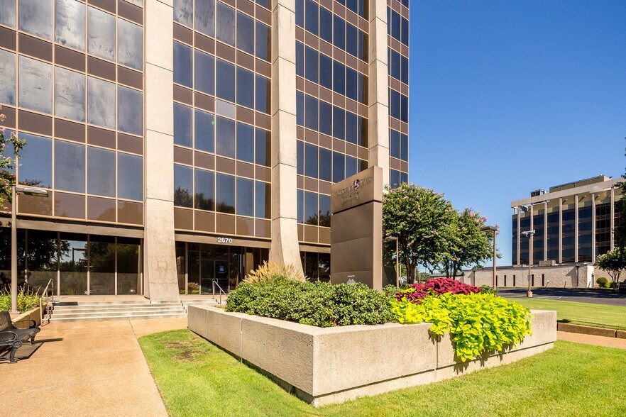 2670 Union Avenue Ext, Memphis, TN à louer - Photo du bâtiment - Image 3 de 6