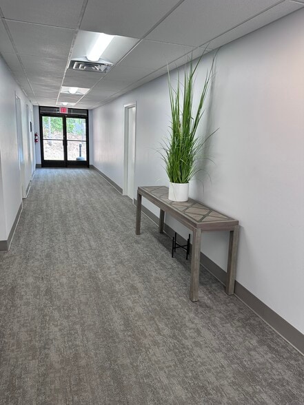 14 Office Park Dr, Little Rock, AR for lease - Interior Photo - Image 2 of 5