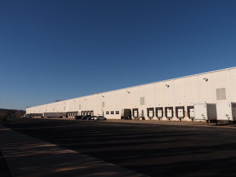 621 Lincoln County Parkway Ext, Lincolnton, NC for lease - Building Photo - Image 2 of 10