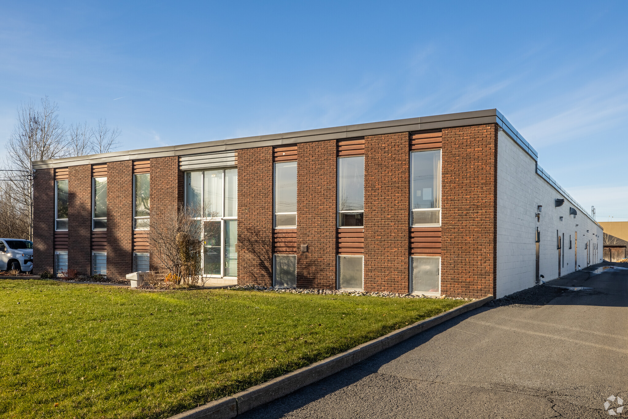 141 Bentley Ave, Ottawa, ON for lease Primary Photo- Image 1 of 4