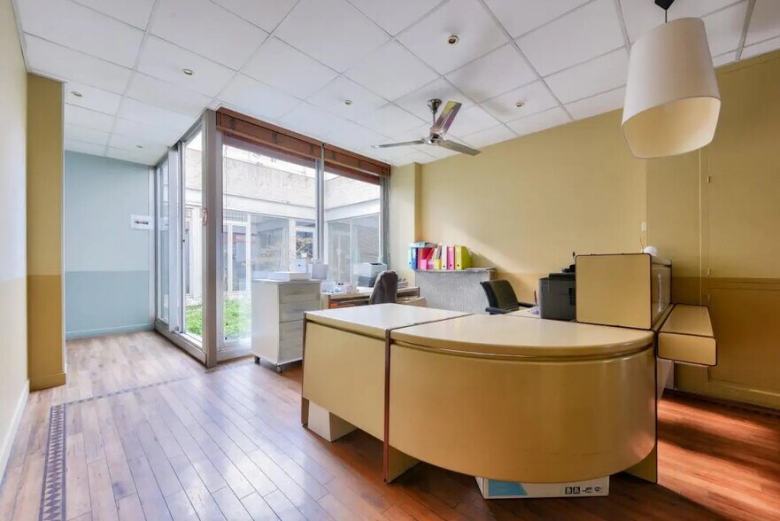 Bureau dans Paris à vendre - Photo du bâtiment - Image 1 de 9
