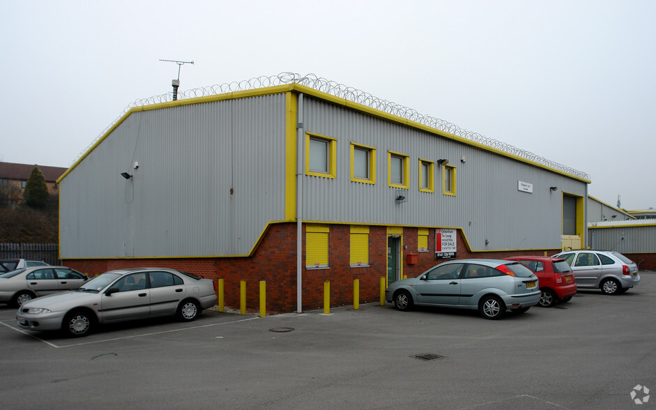 Invar Rd, Manchester for lease - Primary Photo - Image 1 of 15